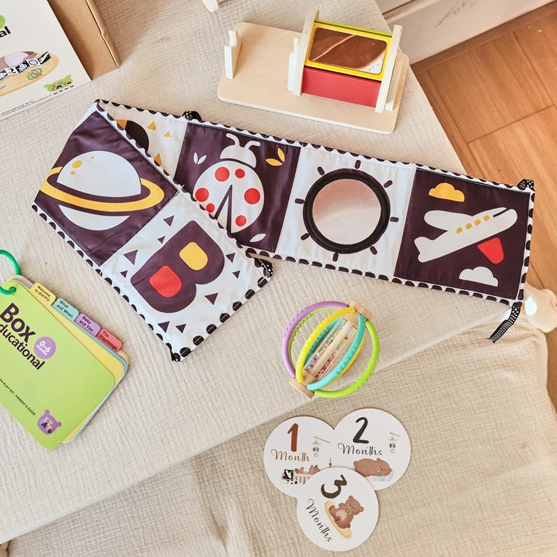 Learn & Play Kit - The Discover Box (0–6 Months)